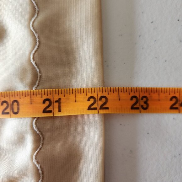 Vintage Leggs Beige Nylon Half Slip XL 23" Length Made in USA - Picture 5 of 7
